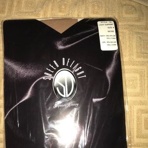 6 pair Sheer delight pantyhose new made in USA